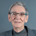 Dr Theuns Botha 