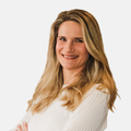 Dr Shenade Johnston